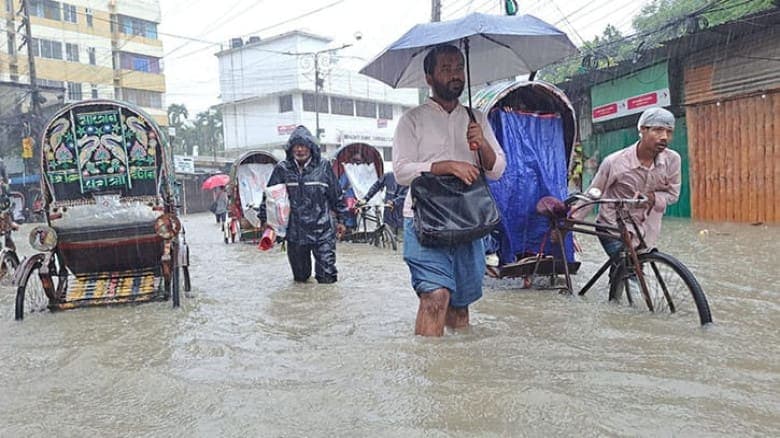 রেকর্ড বৃষ্টিতে ভাসছে চট্টগ্রাম: ৩ জেলায় এইচএসসি পরীক্ষা স্থগিত, ট্রেন চলাচল বিপর্যস্ত
